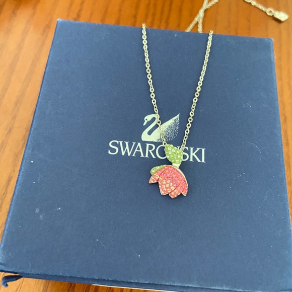 Swarovski Lotus necklace - Picture 3 of 3